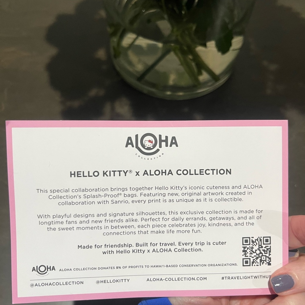ALOHA Collection Pink Hello Kitty Tote with Coin Purse - Picture 8 of 12